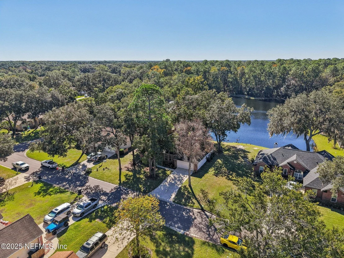 Photo of 208 HONEYSUCKLE Way