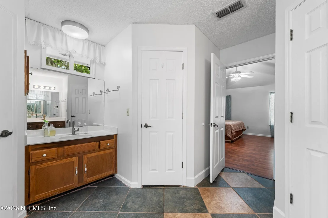 Photo of 4325 APPLE TREE Place