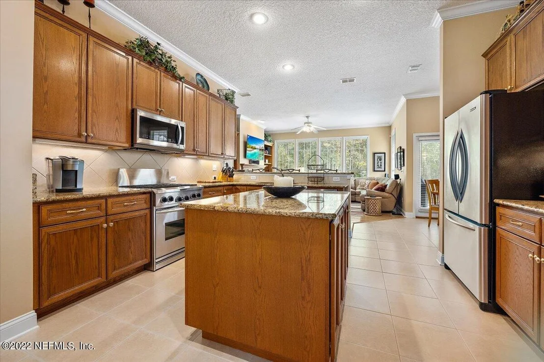 Photo of 816 EAGLE POINT Drive