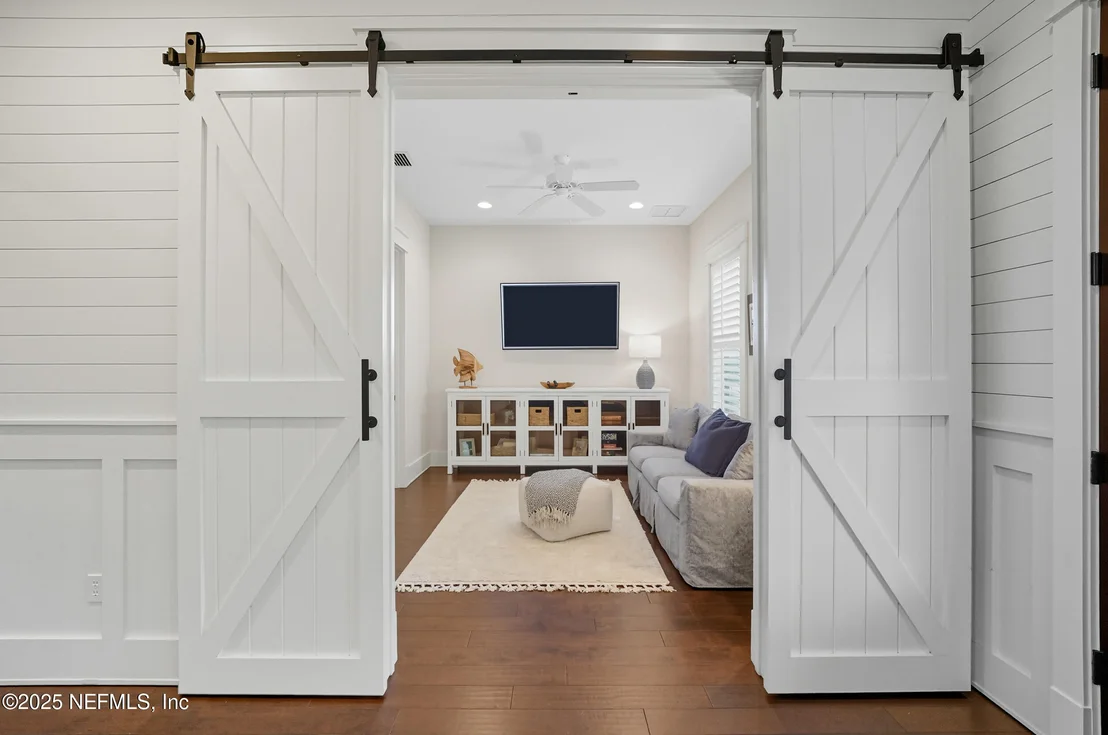Photo of 951 PARADISE Circle