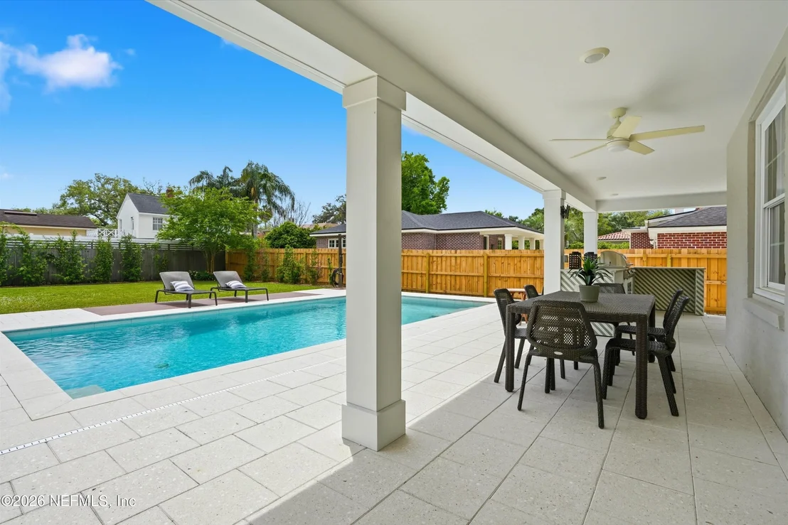 Photo of 1052 HOLLY Lane