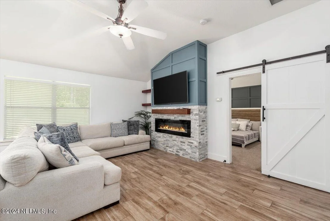 Photo of 952 BECKINGHAM Drive