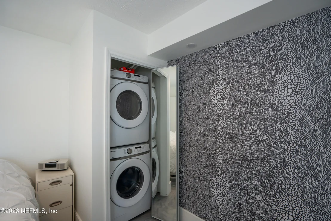Photo of Unit 3B at 83 COMARES Avenue