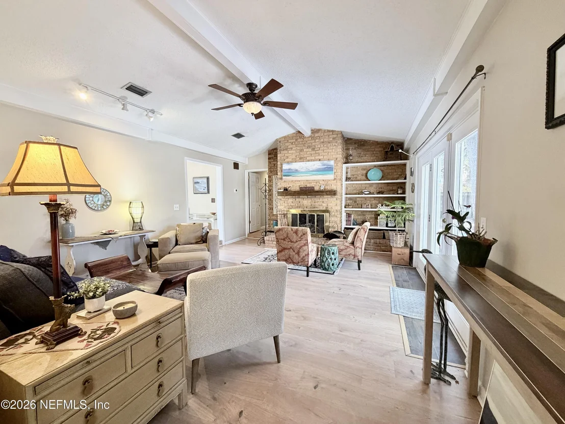 Photo of 2857 BEAUCLERC Road