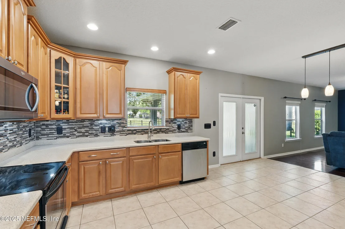 Photo of 187 SILVER GLEN Avenue