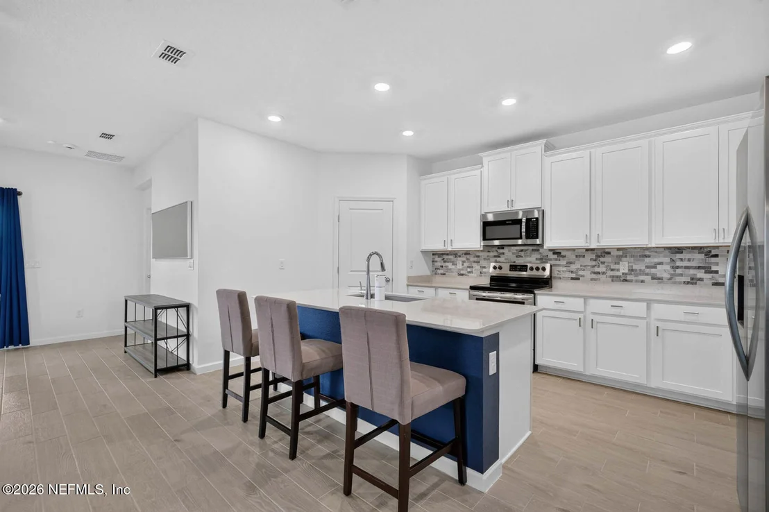 Photo of 404 LAKE SINCLAIR Street