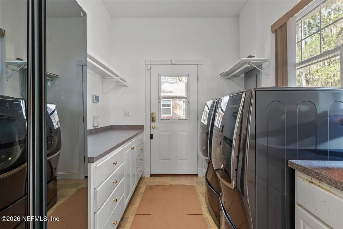 Photo of 533 W RIVER Road