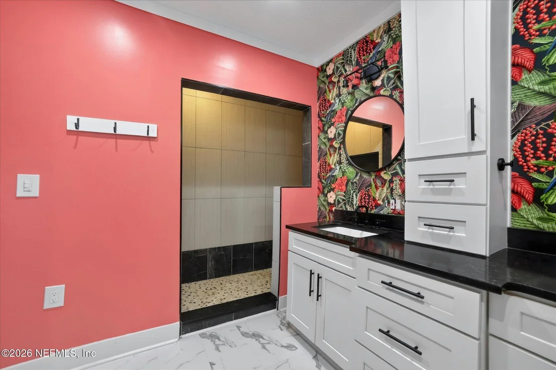 Photo of 28180 LAKE HAMPTON Road