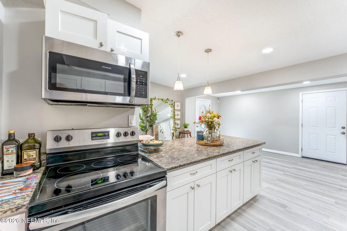 Photo of 7541 MAYAPPLE Road
