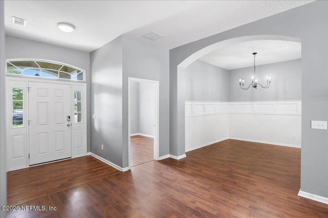 Photo of 817 ESQUIRE Lane