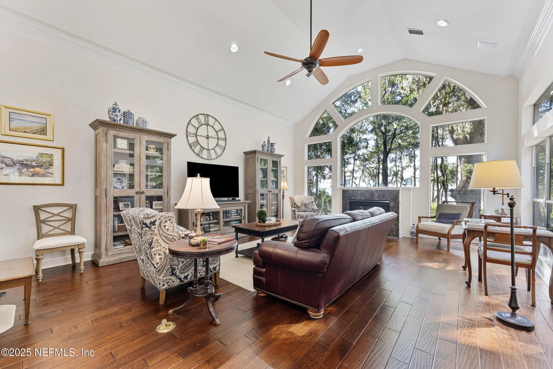 Photo of 686 FREDERIC Drive