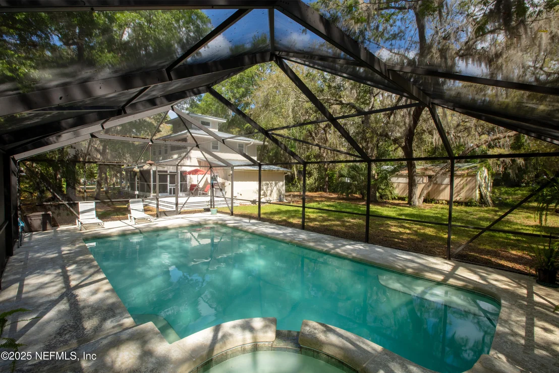 Photo of 303 SE 3RD Avenue