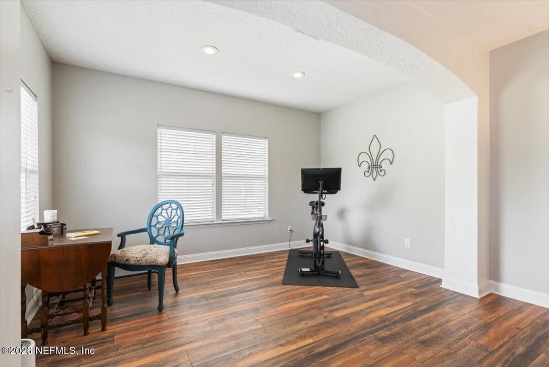 Photo of 817 EAGLE POINT Drive
