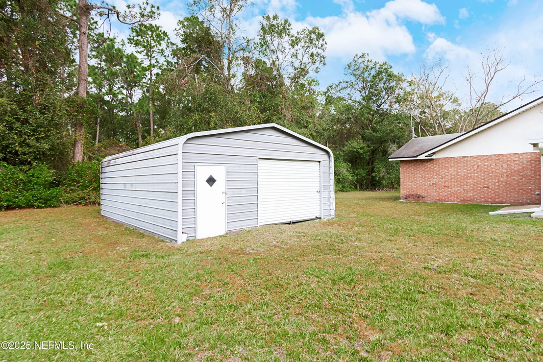 Photo of 231 3RD (INCLUDES ADJACENT LOT) Street W