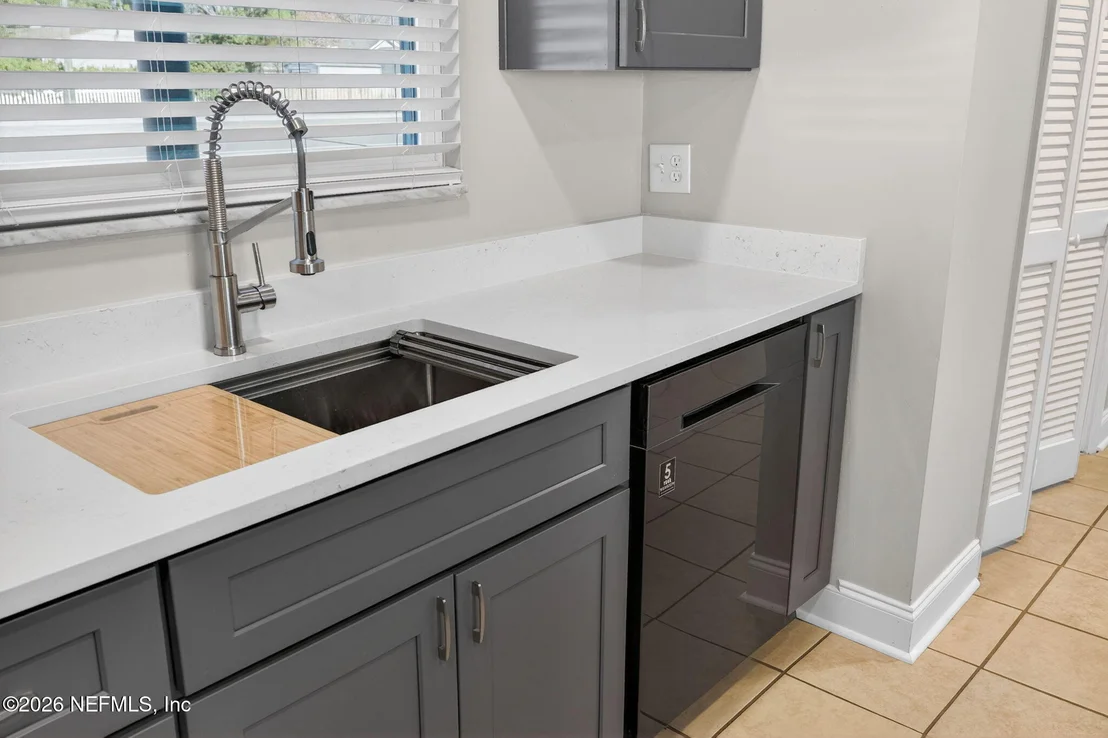 Photo of 8294 COLLINS Road