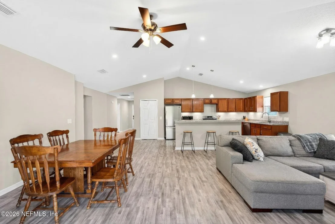 Photo of 815 BAKER Avenue