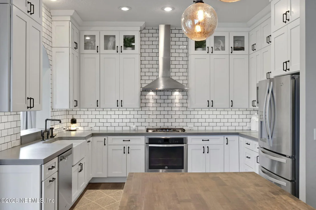 Photo of 1005 MEADOW VIEW Lane