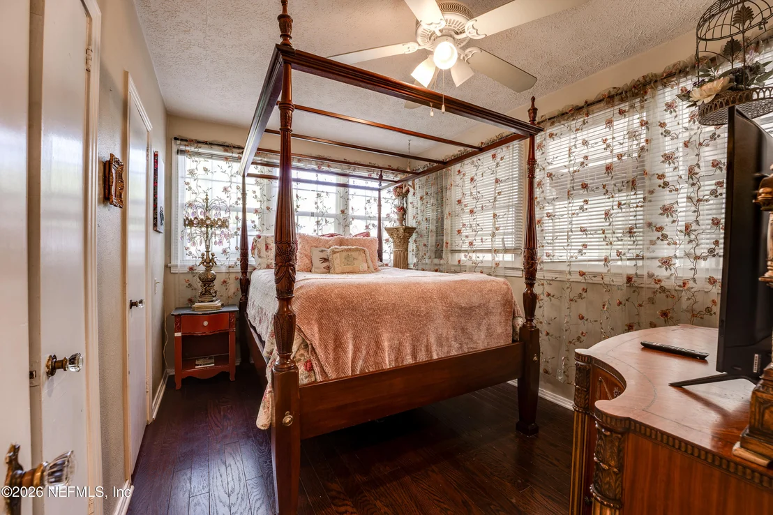 Photo of 1335 AZALEA Drive