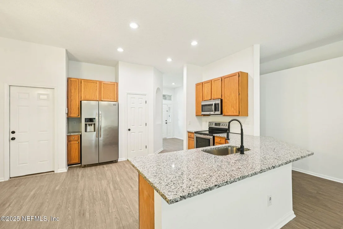 Photo of 8761 REDLEAF Court