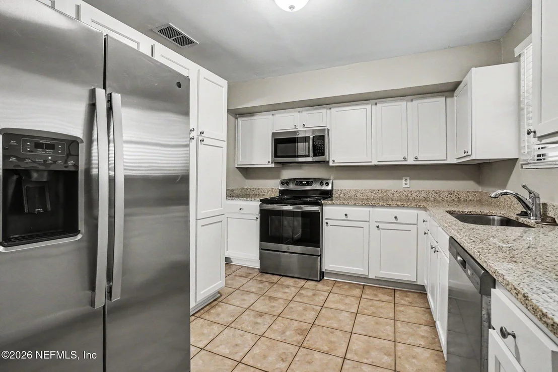 Photo of 7417 MAYAPPLE Road