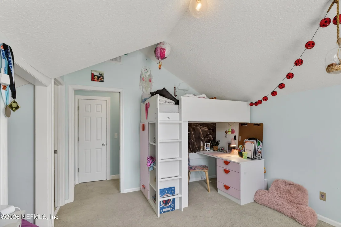 Photo of 104 OAK VIEW Circle