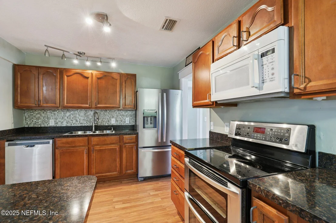Photo of 2707 MERWYN Road