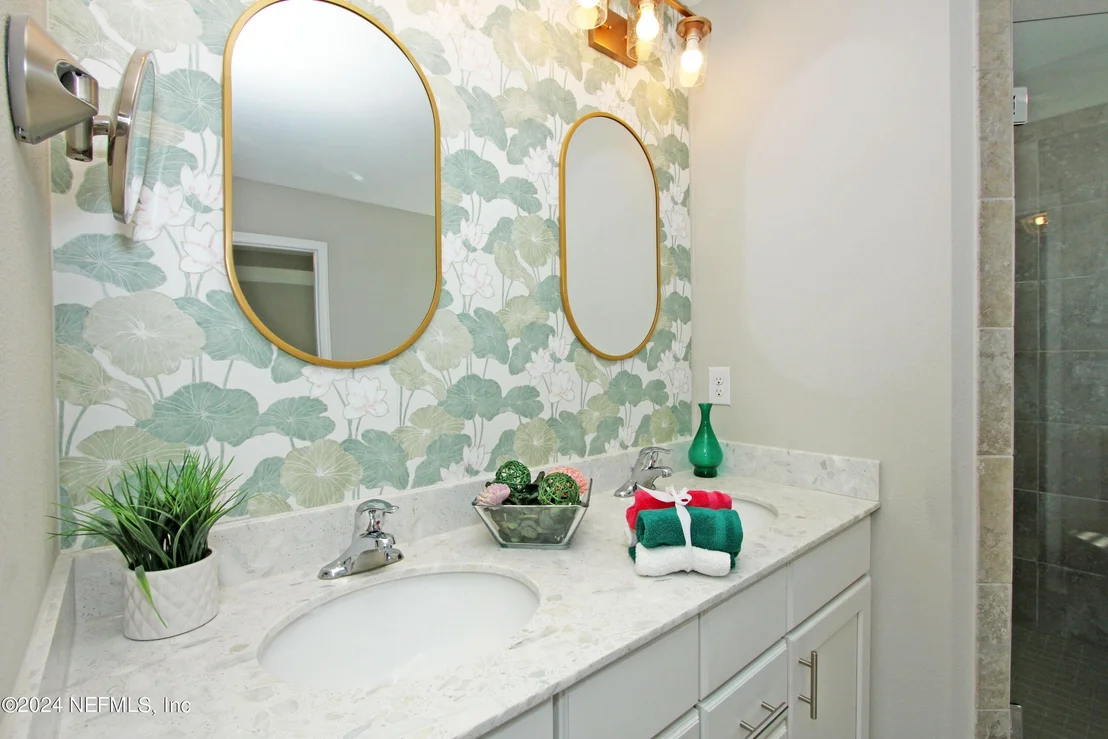 Photo of 242 SILVERLEAF VILLAGE Drive