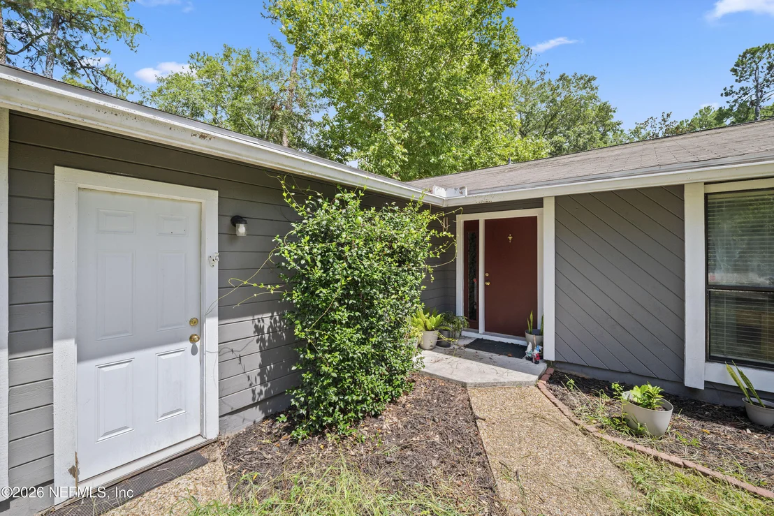 Photo of 4208 QUEENSWAY Drive