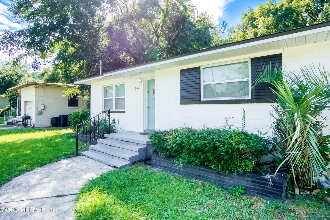Photo of 6910 CARTIER Circle