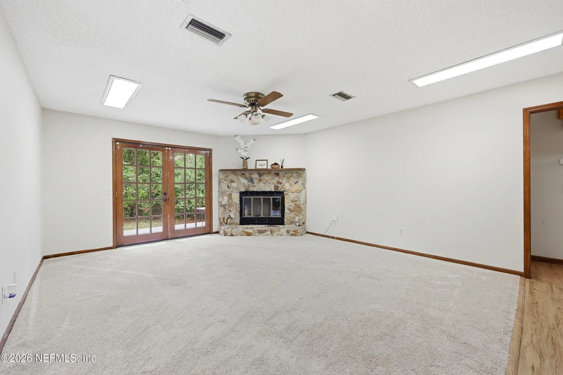 Photo of 1733 HEREFORD Road