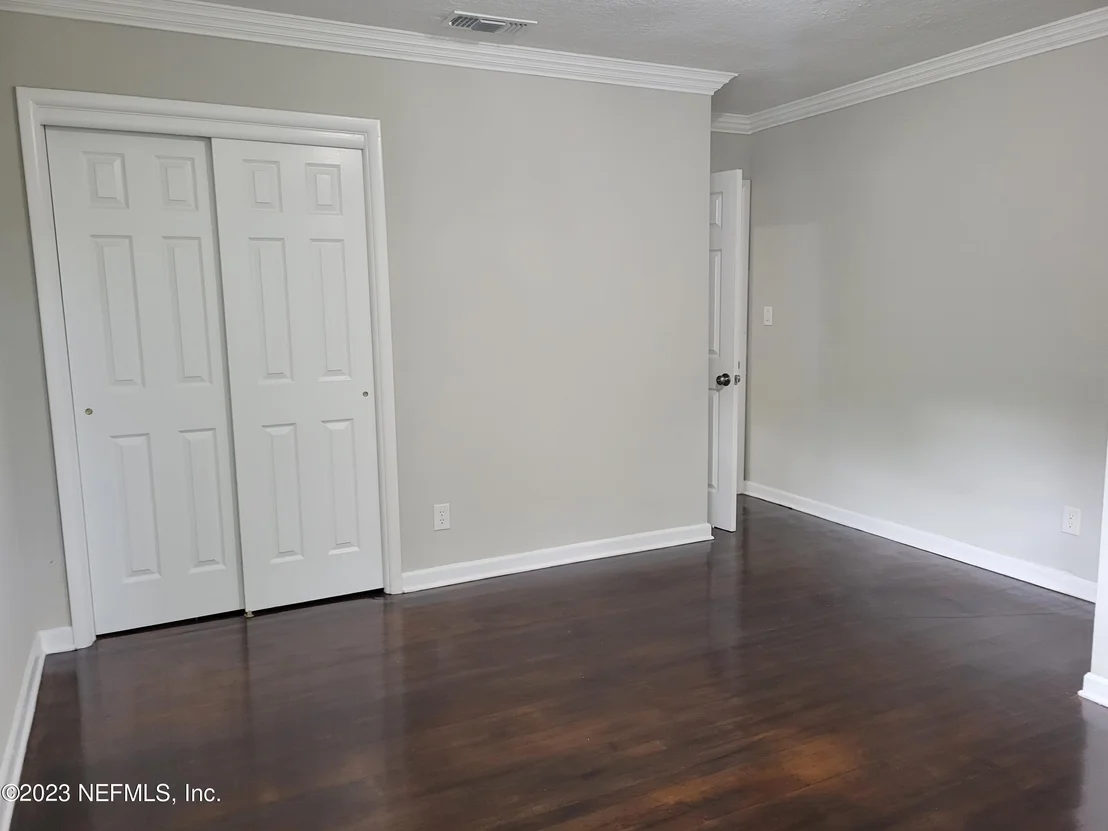 Photo of 5886 MONCRIEF Road