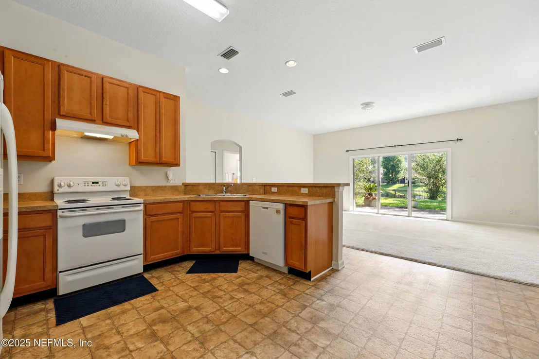 Photo of 372 JOHNS CREEK Parkway