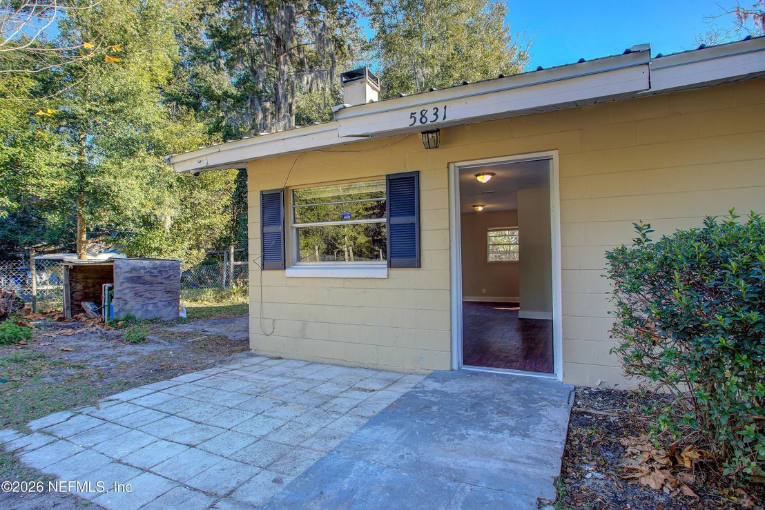 Photo of 5831 CARTER Lane