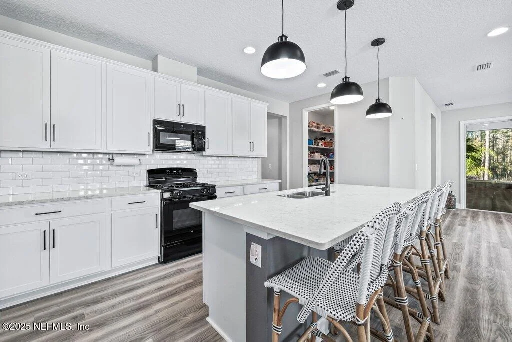 Photo of 1917 AMBERLY Drive
