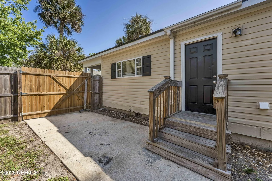 Photo of 103 CHAPIN Street