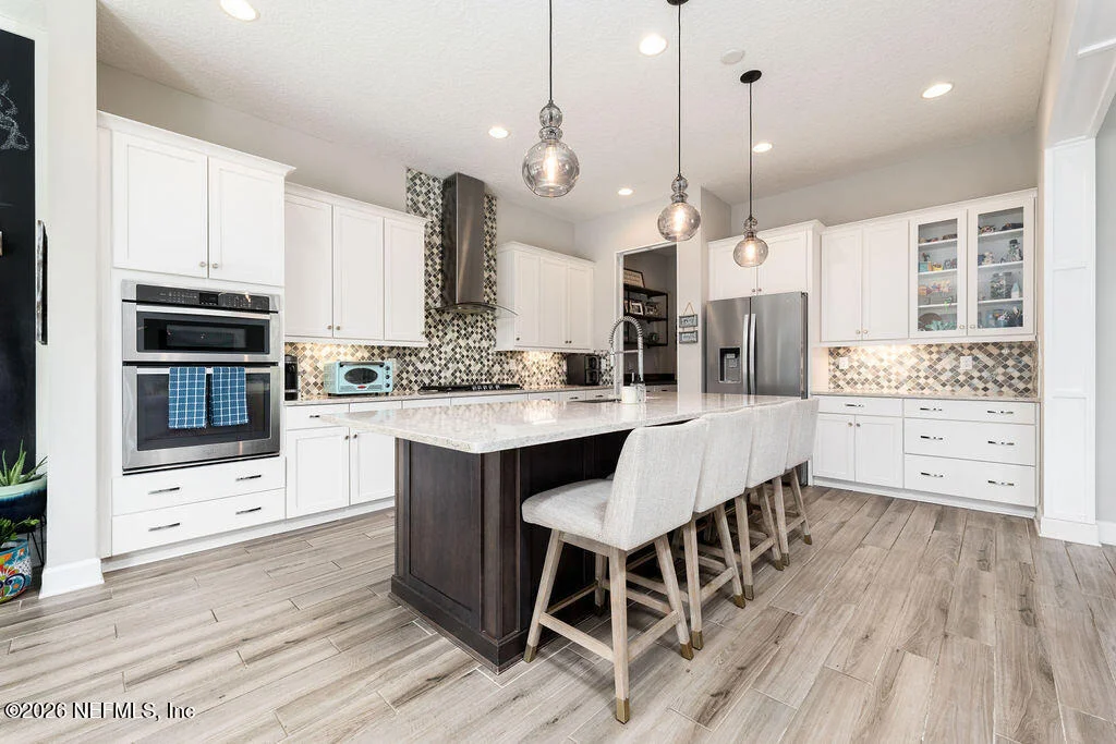 Photo of 818 OUTLOOK Drive