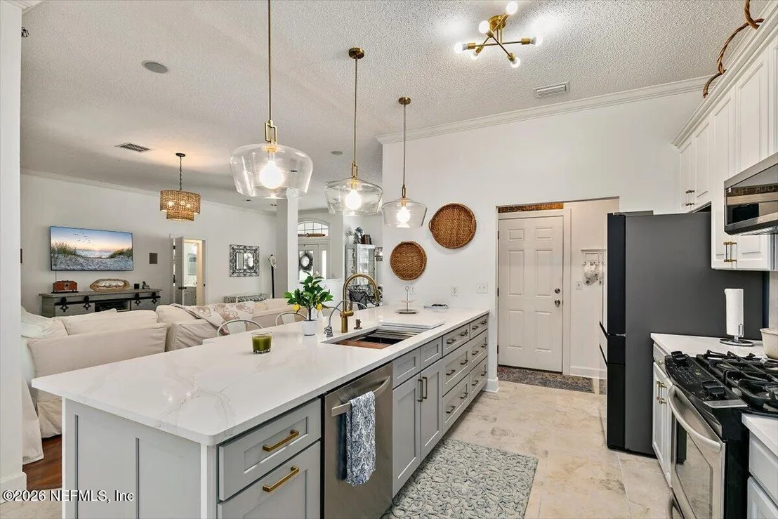 Photo of 525 SUNSET Drive