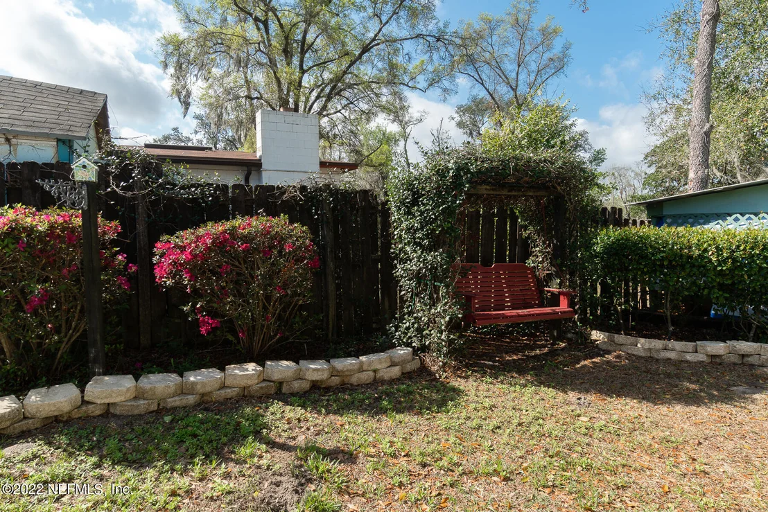 Photo of 317 CANIS Drive W