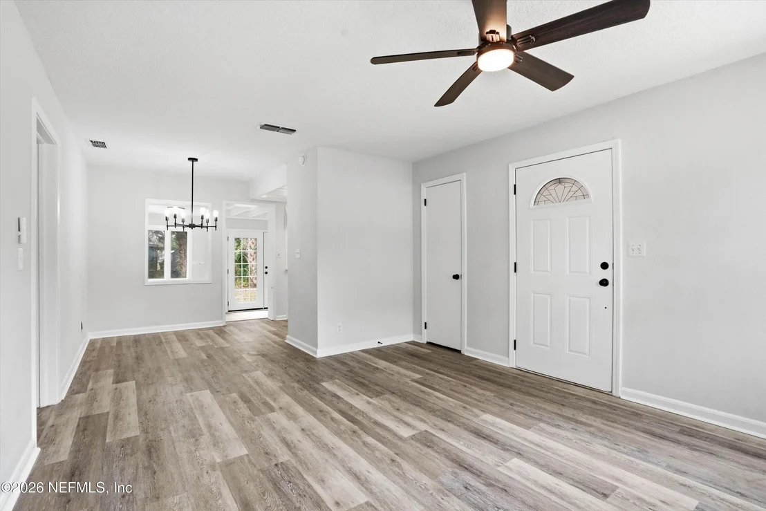 Photo of 1138 HALIFAX Road