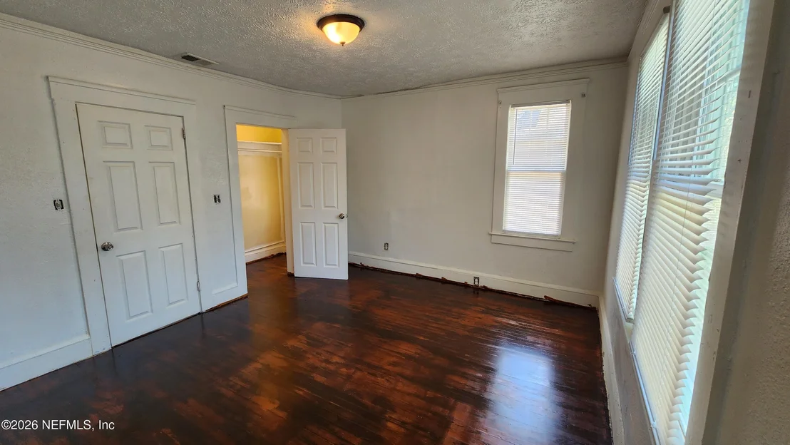 Photo of 2036 MONCRIEF Road