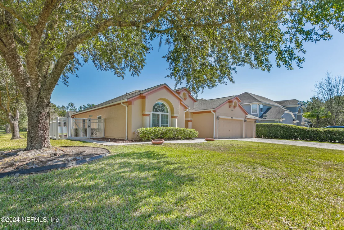 Photo of 800 LAPOMA Way
