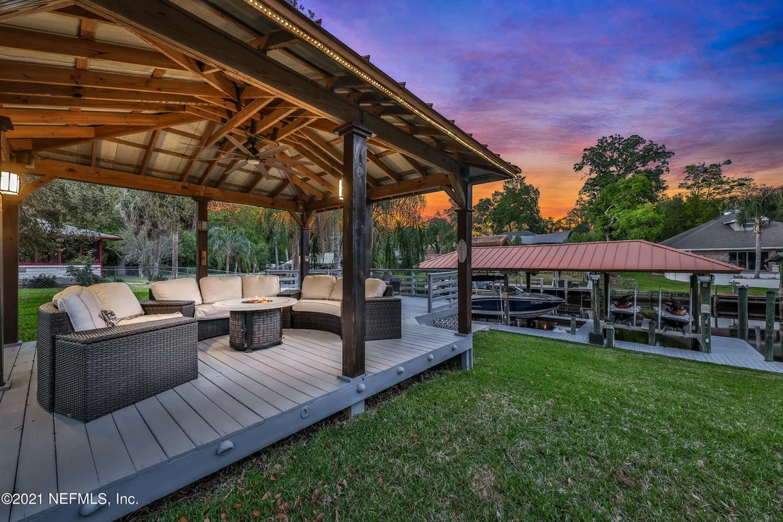 Photo of 405 OAK Drive S