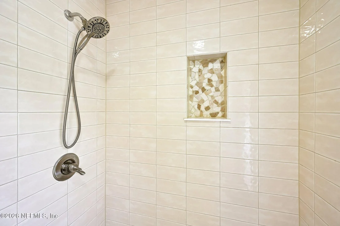 Photo of 392 MAPLEWOOD Drive