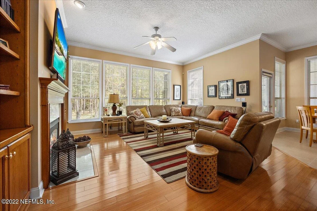 Photo of 816 EAGLE POINT Drive