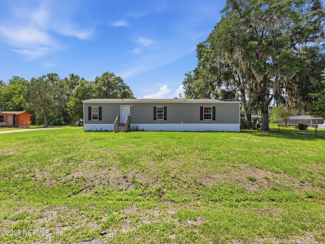 Photo of 100 BOSTWICK Lane