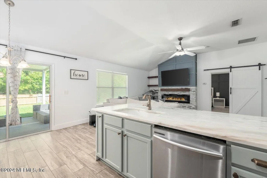 Photo of 952 BECKINGHAM Drive