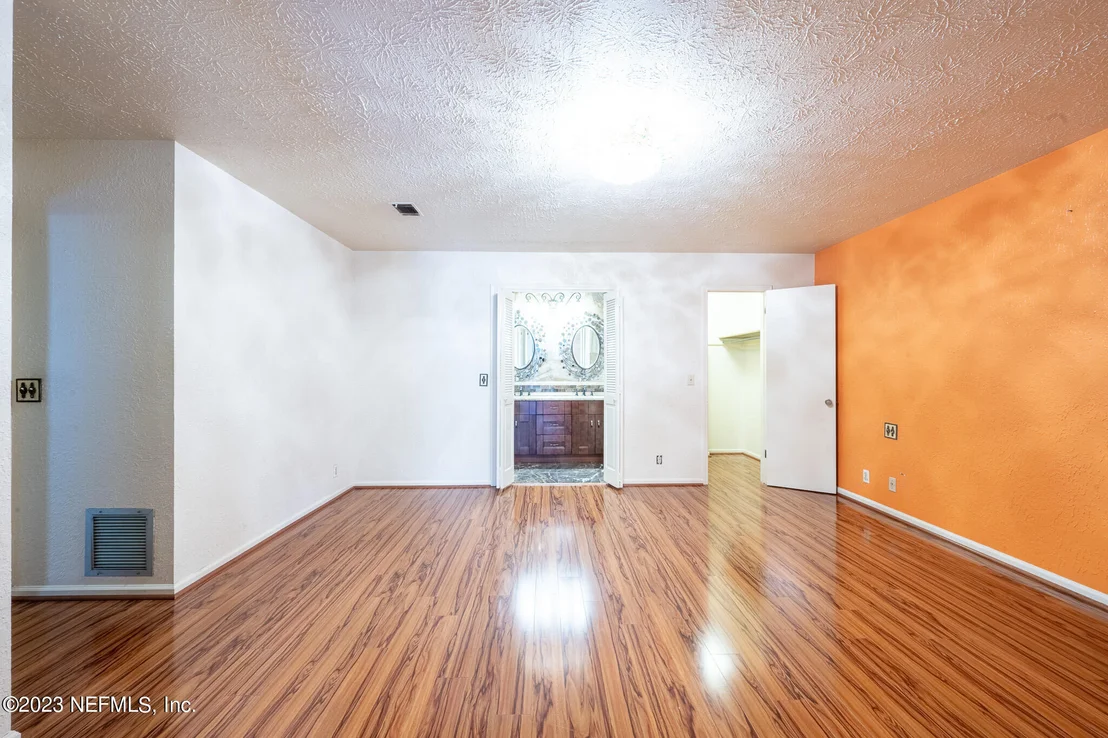Photo of 4442 RIVER TRAIL Road