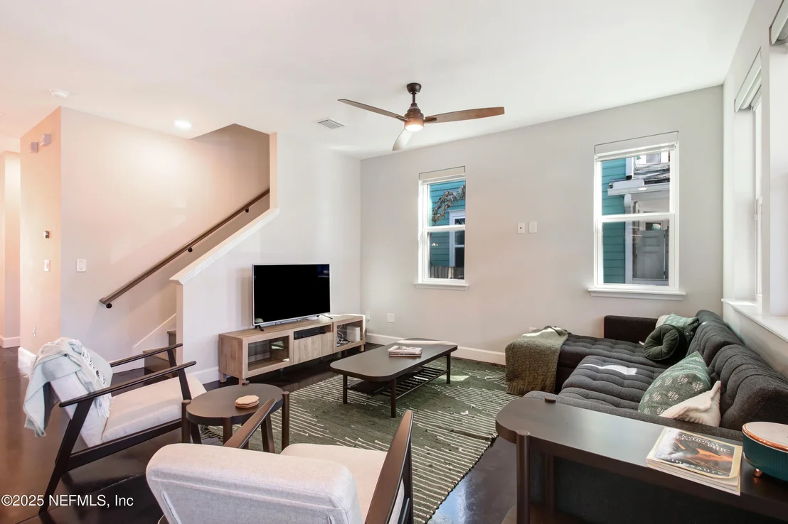Photo of 1245 WALNUT Street
