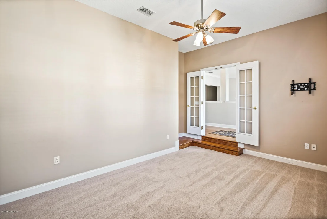Photo of 821 EAGLE POINT Drive