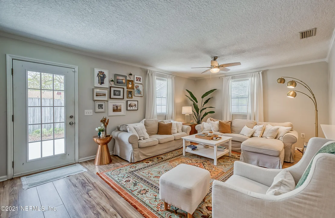 Photo of 412 WHITING Lane